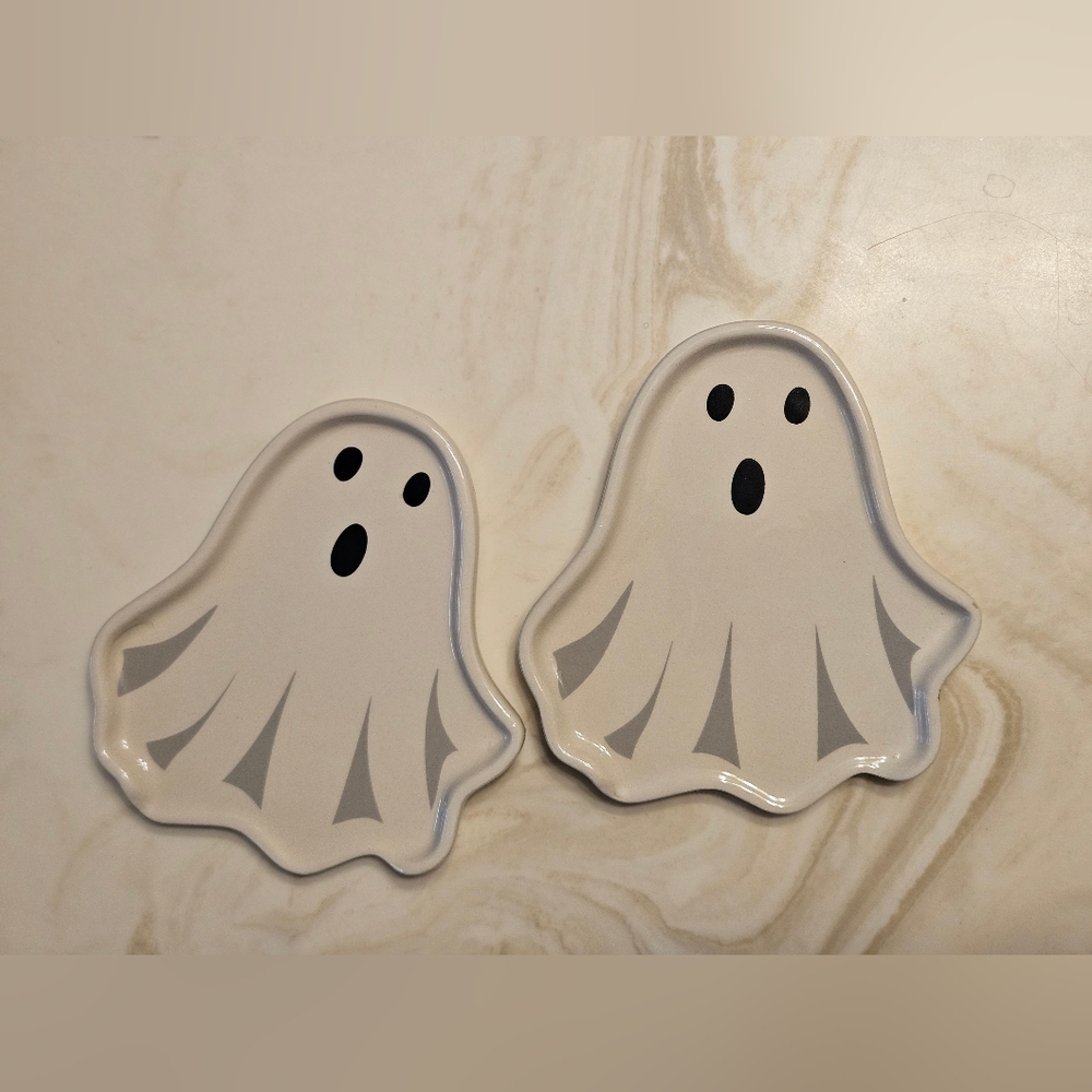 2 ghost trays